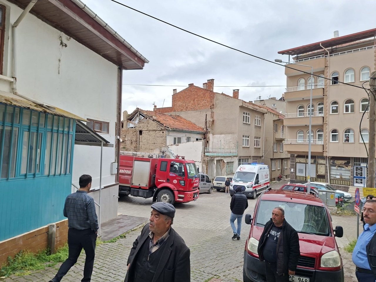 Sandıklı'da Yaşlı Kadının Yaşadığı Evde Göçük Meydana Geldi