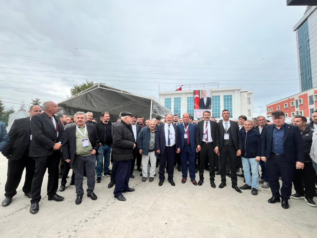 Esnaf Cengiz Üstünle Yola Devam Dedi