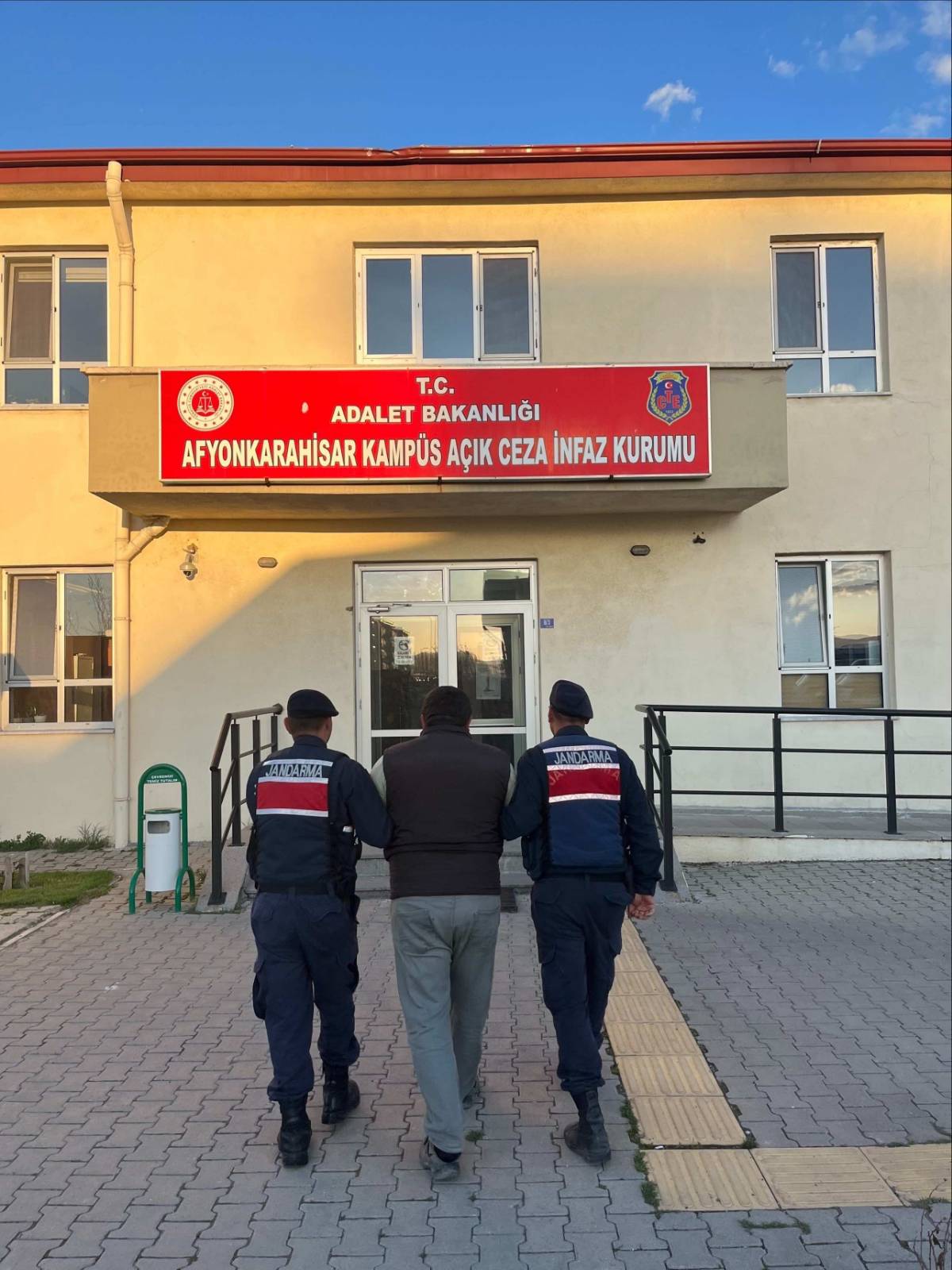 Afyonkarahisar'da Jandarmadan Kaçamadılar: Aranan 45 Şahıs Yakalandı