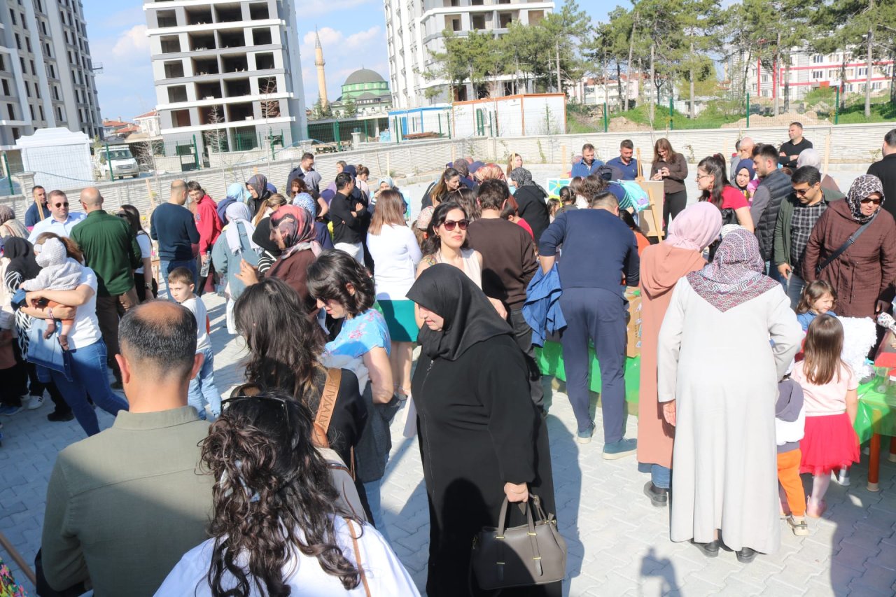 Miniklerden Büyük Mesaj: Zeynur Çetinkaya Kızılay Anaokulu Geri Dönüşüm Sergisi Tam Not Aldı