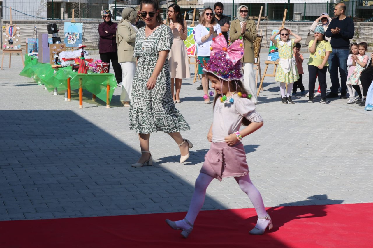 Miniklerden Büyük Mesaj: Zeynur Çetinkaya Kızılay Anaokulu Geri Dönüşüm Sergisi Tam Not Aldı