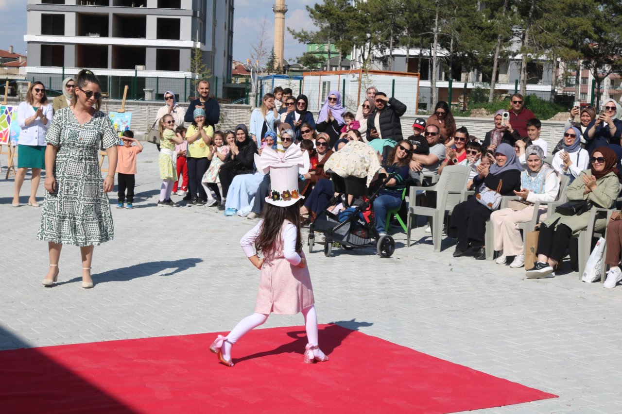 Miniklerden Büyük Mesaj: Zeynur Çetinkaya Kızılay Anaokulu Geri Dönüşüm Sergisi Tam Not Aldı