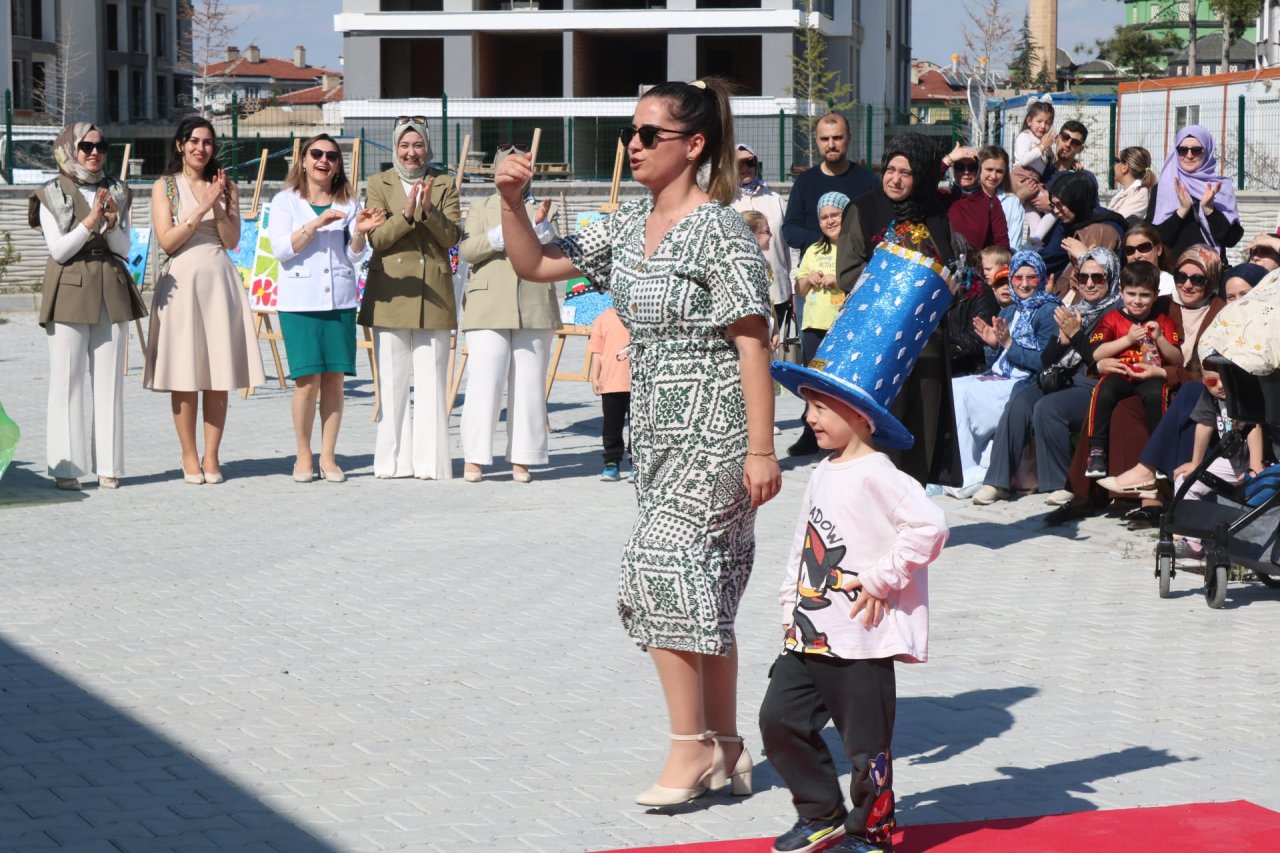 Miniklerden Büyük Mesaj: Zeynur Çetinkaya Kızılay Anaokulu Geri Dönüşüm Sergisi Tam Not Aldı