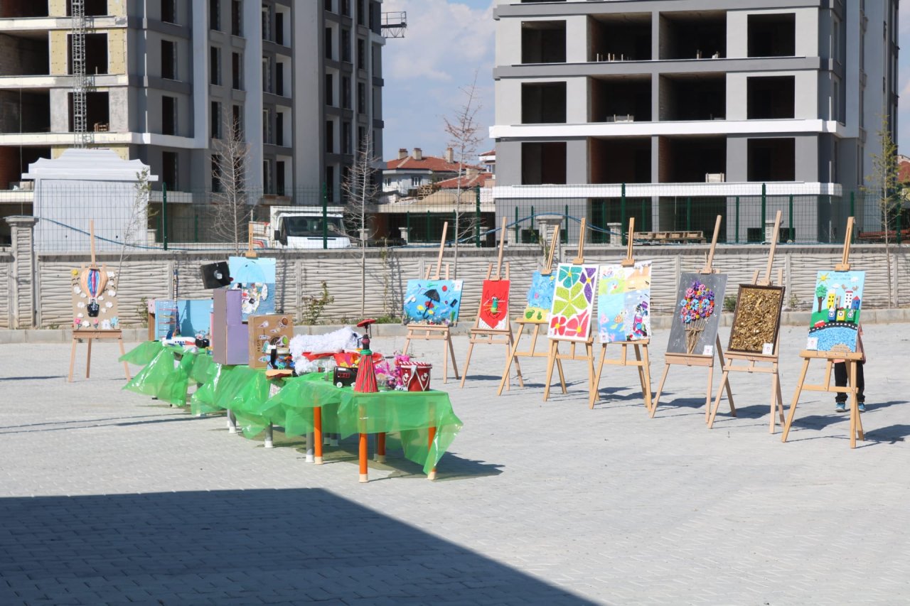 Miniklerden Büyük Mesaj: Zeynur Çetinkaya Kızılay Anaokulu Geri Dönüşüm Sergisi Tam Not Aldı