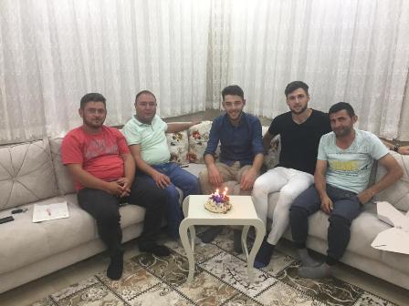 AK Gençlerden 18. Yaş günü sürprizi
