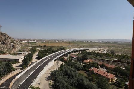 Muhsin Yazıcıoğlu Üst Geçiti Tamam Bağlantı Yolları Devam Ediyor