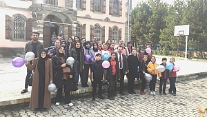 Akü’lü gençler kodlama eğitimi alıyor