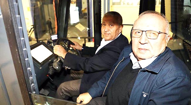 Başkan Zeybek ‘Deve’ye bindi