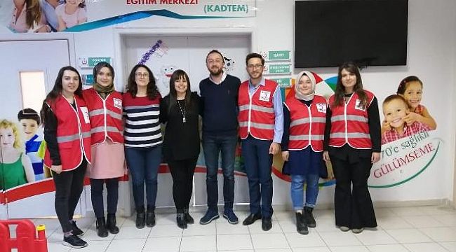 Kızılay, sağlık çalışanlarını ziyaret etti
