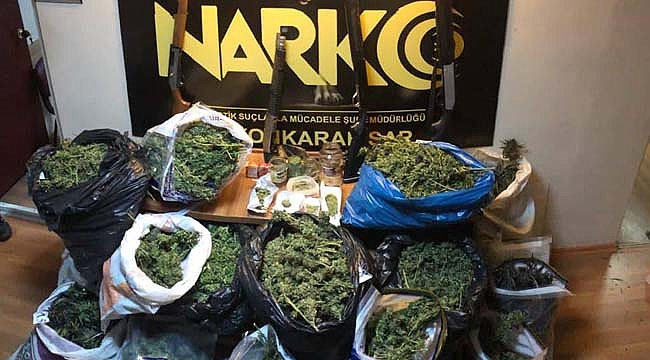 99 kilo 750 gram esrar ele geçirildi