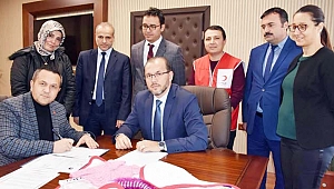 AFSÜ ve Kızılay Sevgi Bohçası işbirliği protokolü imzalandı