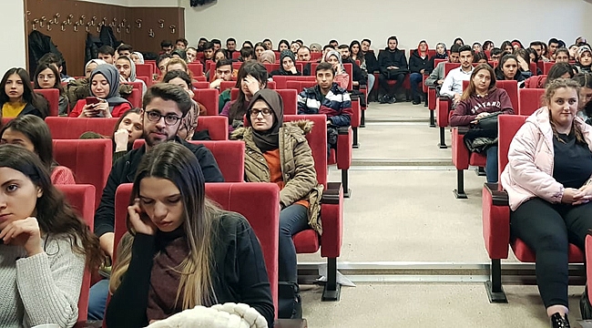 AKÜ ÖĞRENCİLERİNE MÜLAKAT TEKNİKLERİ ANLATILDI
