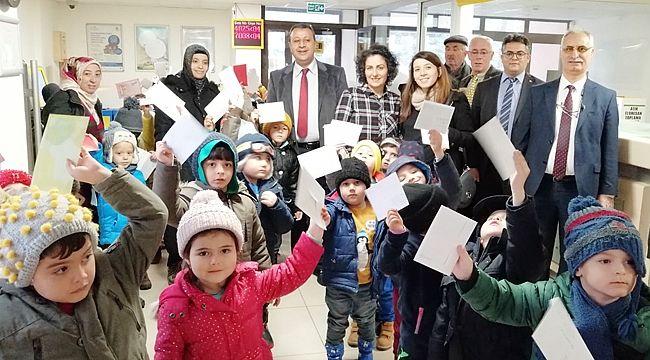 ANAOKULU ÖĞRENCİLERİ AİLELERİNE YILBAŞI TEBRİK KARTI GÖNDERDİ