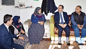 BAKAN YARDIMCISI AKKAYA ŞEHİT AİLESİNİ UNUTMADI