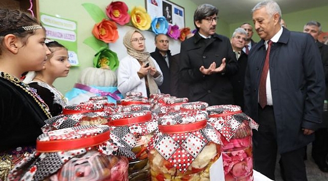 Başkan Zeybek mezun olduğu okulu ziyaret etti