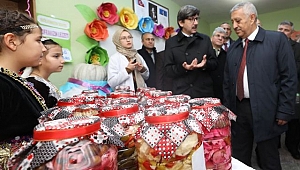Başkan Zeybek mezun olduğu okulu ziyaret etti
