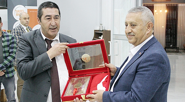 BAŞKAN ZEYBEK'TEN ANLAMLI EMANET
