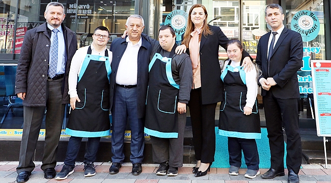 BAŞKAN ZEYBEK’TEN DOWN KAFE’YE ZİYARET