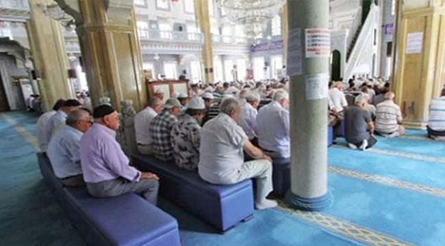 Camilerde tabure ve sandalye üzerinde namaz kılma devri kapandı