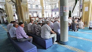 Camilerde tabure ve sandalye üzerinde namaz kılma devri kapandı