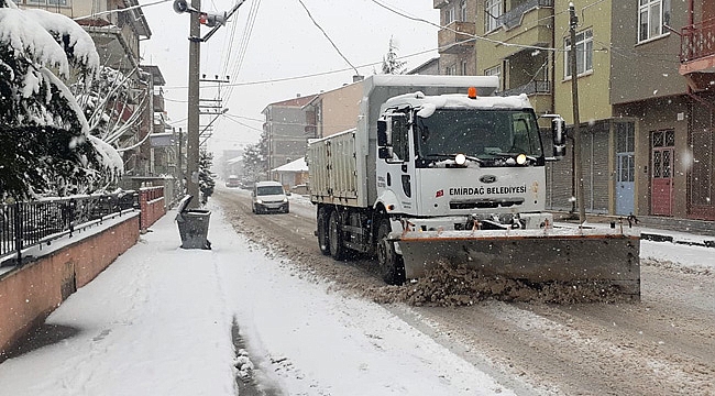 EMİRDAĞ’DA KARLA MÜCADELE ÇALIŞMASI BAŞLADI