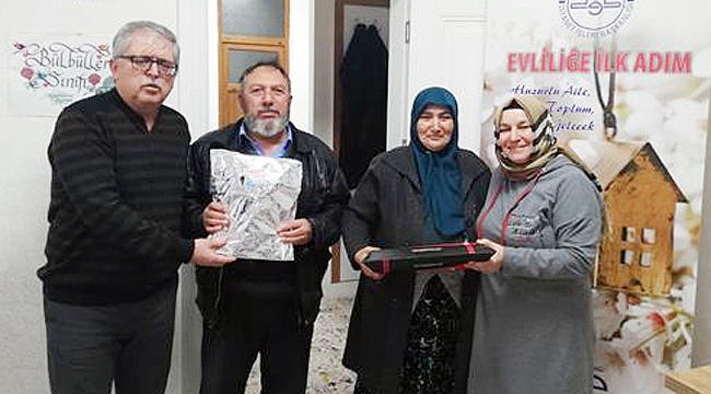 "EVLİLİĞE İLK ADIM" KATILIMCILARINA BELGELERİ VERİLDİ
