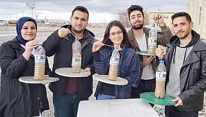 İYİLİKSEVER GENÇLER KUŞLARI UNUTMADI
