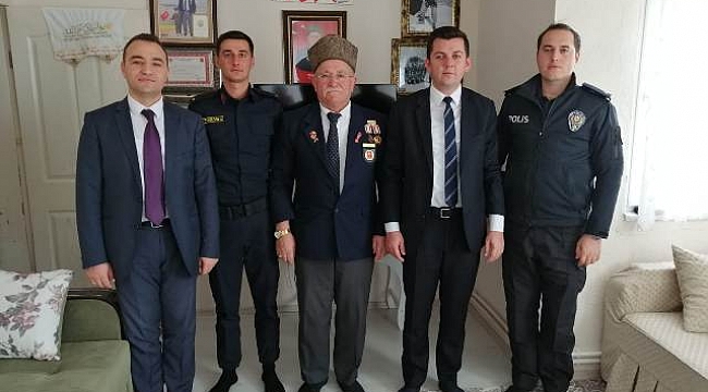 Kaymakam Uğur Kapar gazileri ziyaret etti
