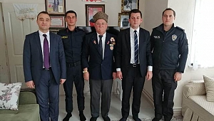Kaymakam Uğur Kapar gazileri ziyaret etti