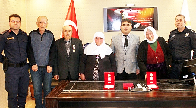 KIBRIS GAZİLERİ MADALYALARINI ALDI