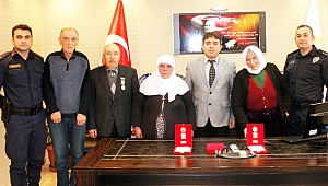 KIBRIS GAZİLERİ MADALYALARINI ALDI
