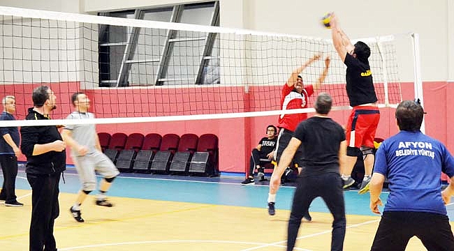 SİYASETE VOLEYBOL MOLASI