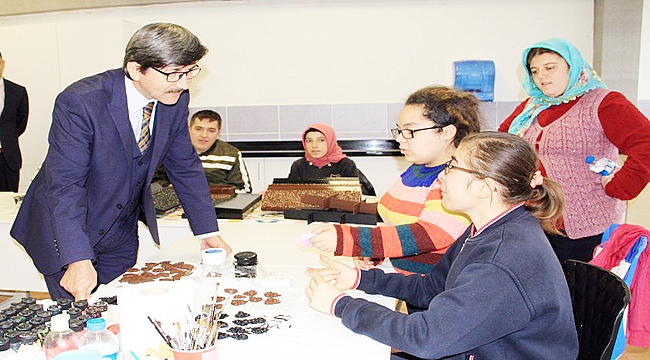 Yalçın, öğrencilerle sohbet etti