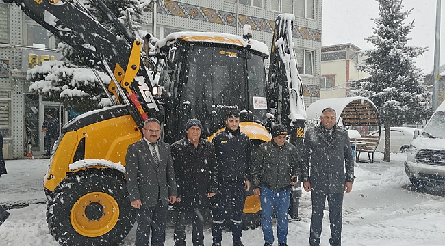 BAYAT’A İKİ YENİ İŞ MAKİNESİ