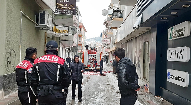 EVDE ÇIKAN YANGINDA 3 KİŞİ YARALANDI