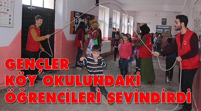 GENÇLER KÖY OKULUNDAKİ ÖĞRENCİLERİ SEVİNDİRDİ
