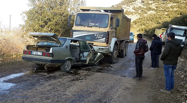 KAMYON İLE OTOMOBİL ÇARPIŞTI