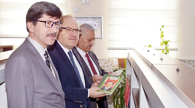 KİTAP KURTLARI ÖDÜLLERİNİ ALDI