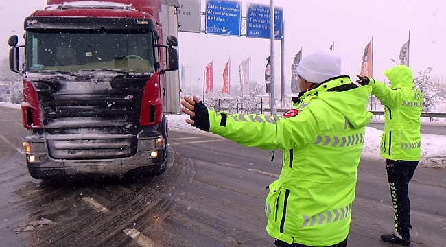 KÜTAHYA YOLUNDA BÜYÜK ARAÇLARIN GEÇİŞİ İPTAL
