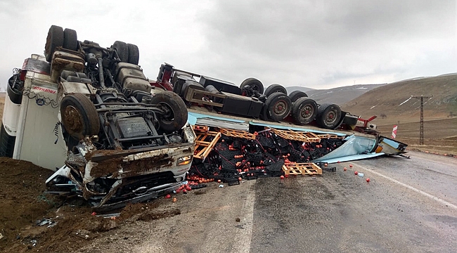 MEYVE YÜKLÜ TIR DEVRİLDİ, 1 YARALI