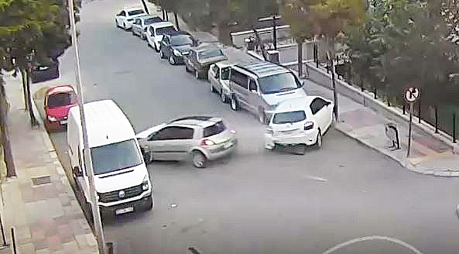 ÖNÜNE NE ÇIKTIYSA ÇARPTI