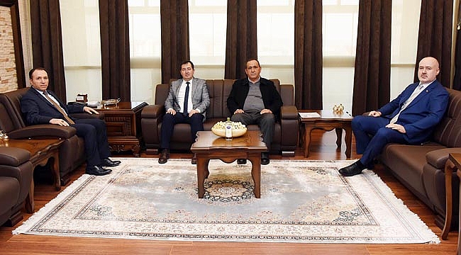 REKTÖR KARAKAŞ MİSAFİRLERİ İLE GÖRÜŞTÜ