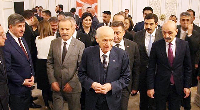 “TARİHE GEÇECEK MANİFESTO SUNDU”