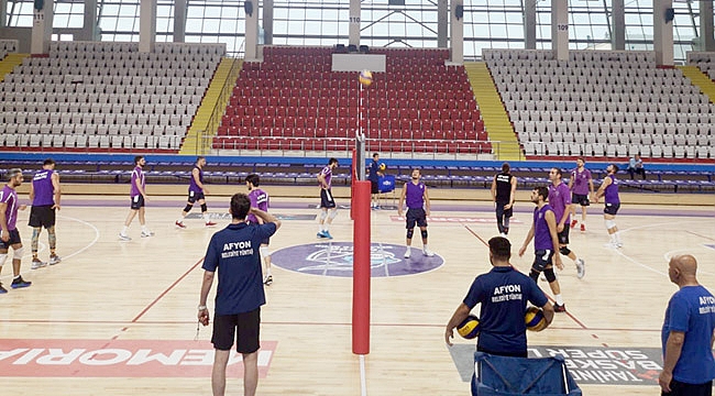 VOLEYBOLCULAR RÖVANŞ PEŞİNDE