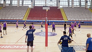 VOLEYBOLCULAR RÖVANŞ PEŞİNDE