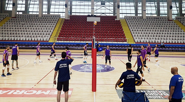 VOLEYBOLDA LİDERİ BEKLİYORUZ