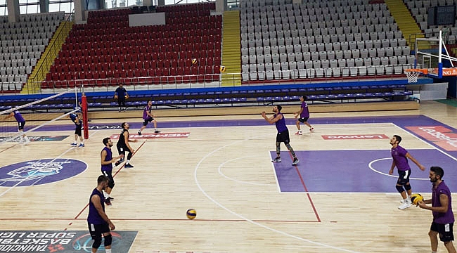VOLEYBOLDA ZORLU HAFTA