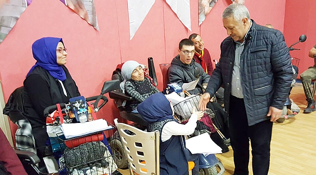 BAŞKAN ZEYBEK GENÇLİK MERKEZİNİ ZİYARET ETTİ