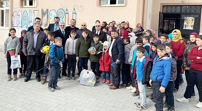 ÇOBAN KÖY OKULLARINI GEZDİ