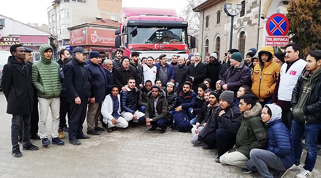 İDLİB’E 20 TIR İNSANİ YARDIM MALZEMESİ GÖNDERİLDİ